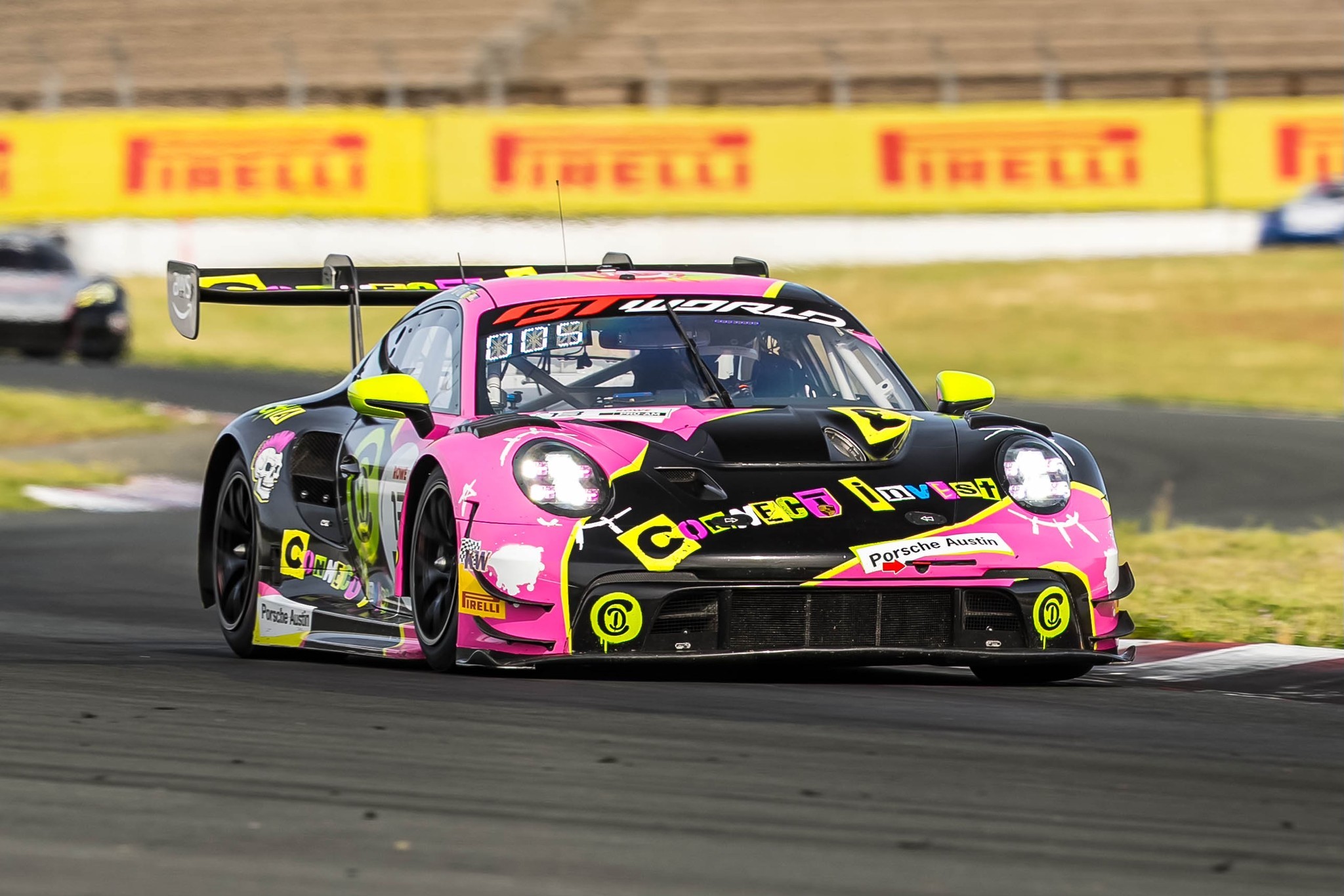 单场比赛最多的花哨涂装本周末GT世界挑战赛 美洲杯和美国GT同场举行，各种花哨的