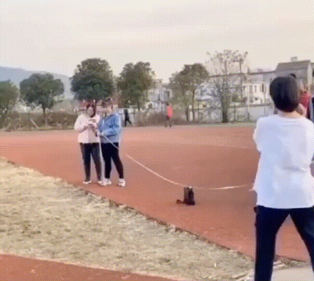 第一次见铅球成绩是负数的