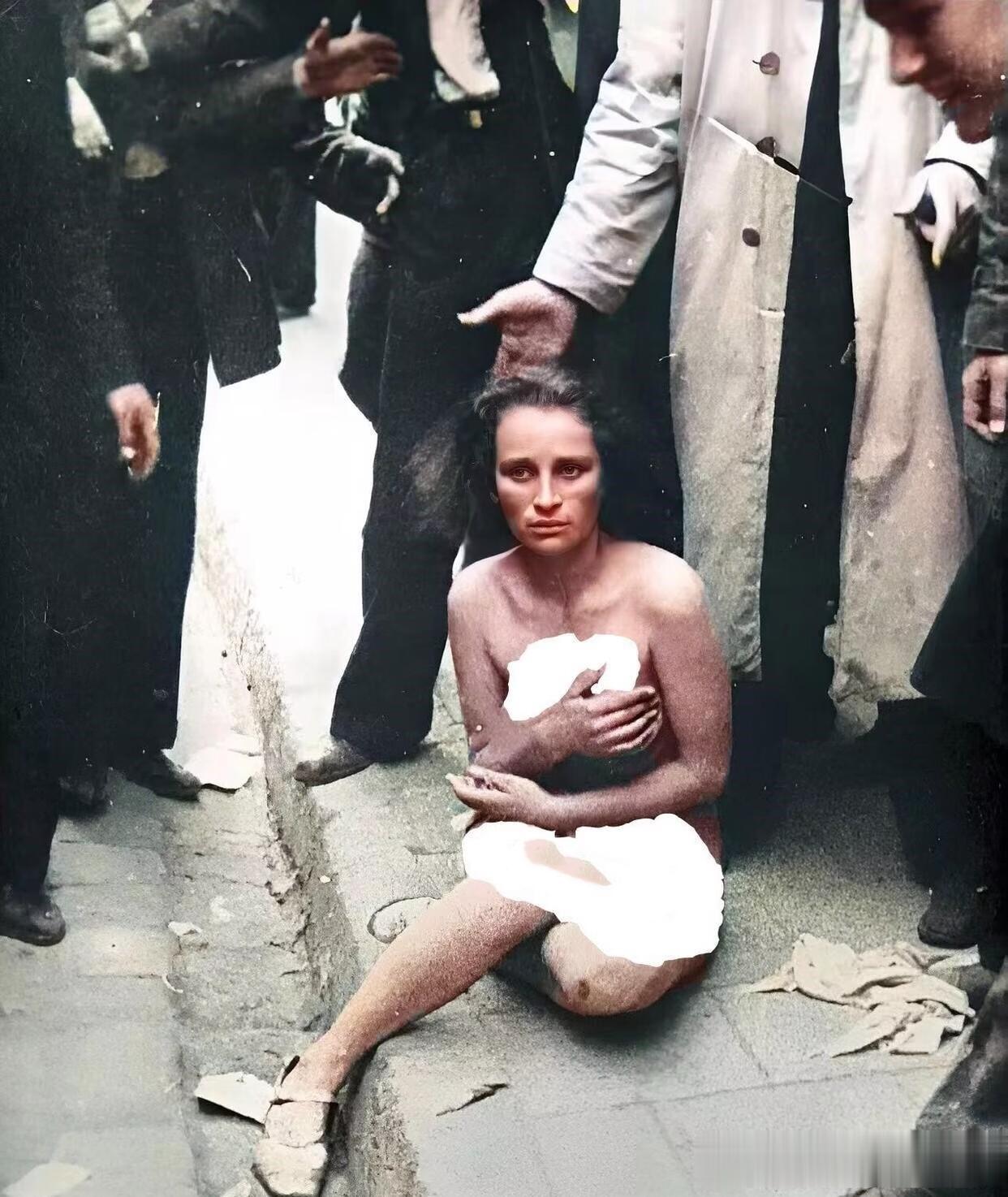 1945年，一名做过德军“生意”的法国妓女，在巴黎被盟军解放后，被当做“法奸”进