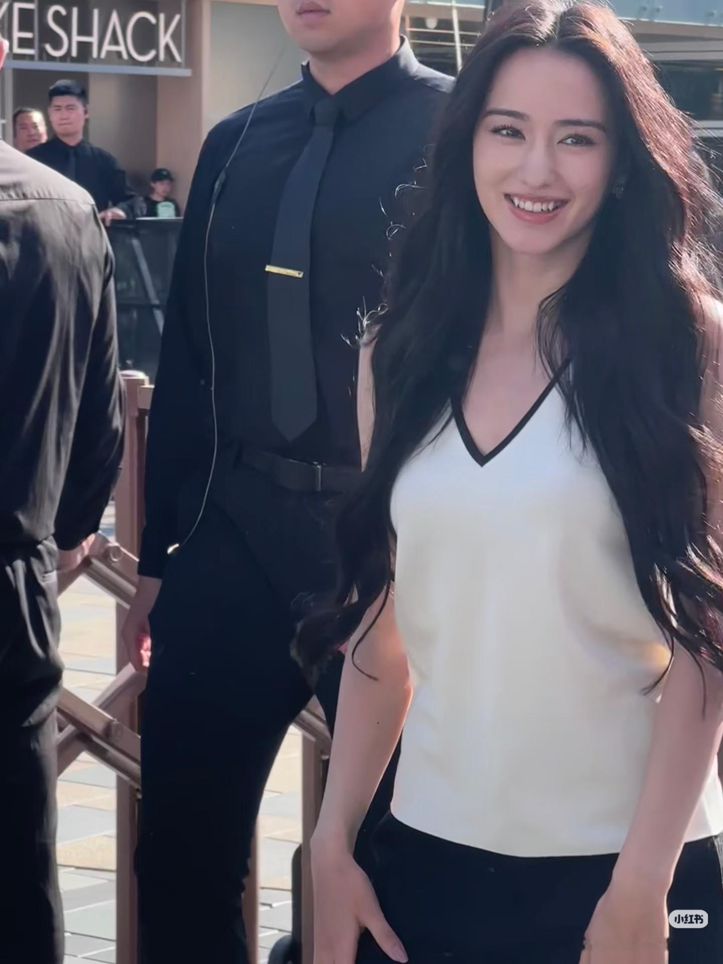 参加三里屯香奈儿活动的李宛妲，很美啊 