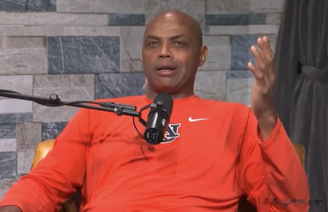 巴克利信口开河啊

前NBA球员巴克利近日谈到本赛季常规赛MVP人选时说道：“我