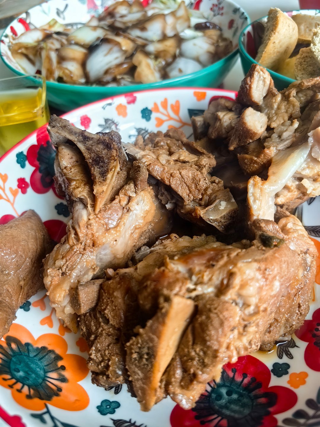 *碎碎念*啃骨头吃肉肉长胖胖...继续晒太阳揉耳朵，口中默念，晒晒不长虫揉揉脖不