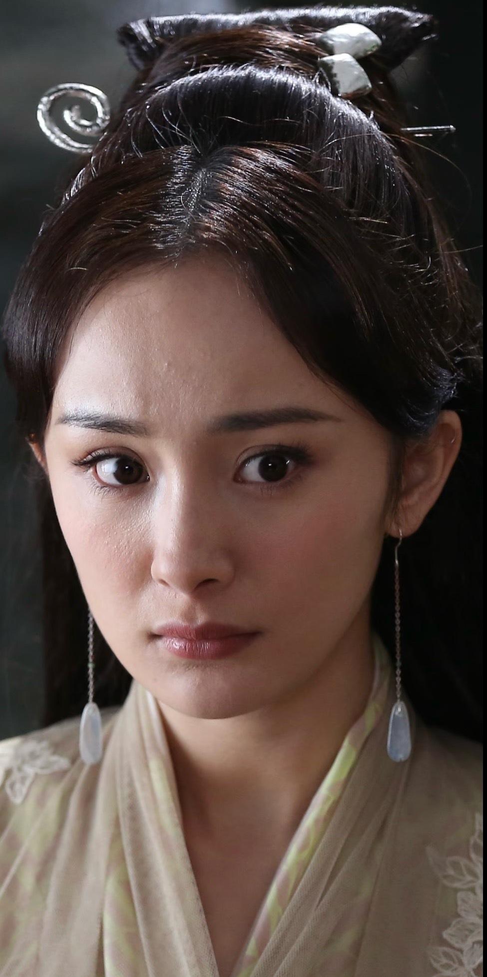 杨幂高清生图怼脸拍。    怀念看得到皮肤纹理的时候