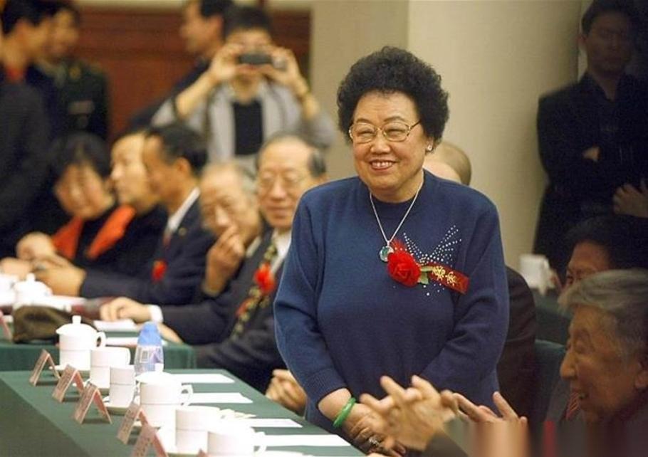 4月7日，官网发布讣告：集团荣誉主席、中国紫檀博物馆馆长陈丽华，因病医治无效，于