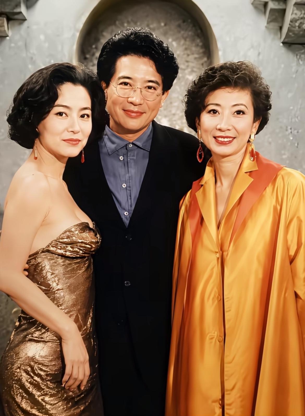 90年代，林青霞、秦汉、施南生的一张合影，施南生是华语电影资深制片人，统筹融资、