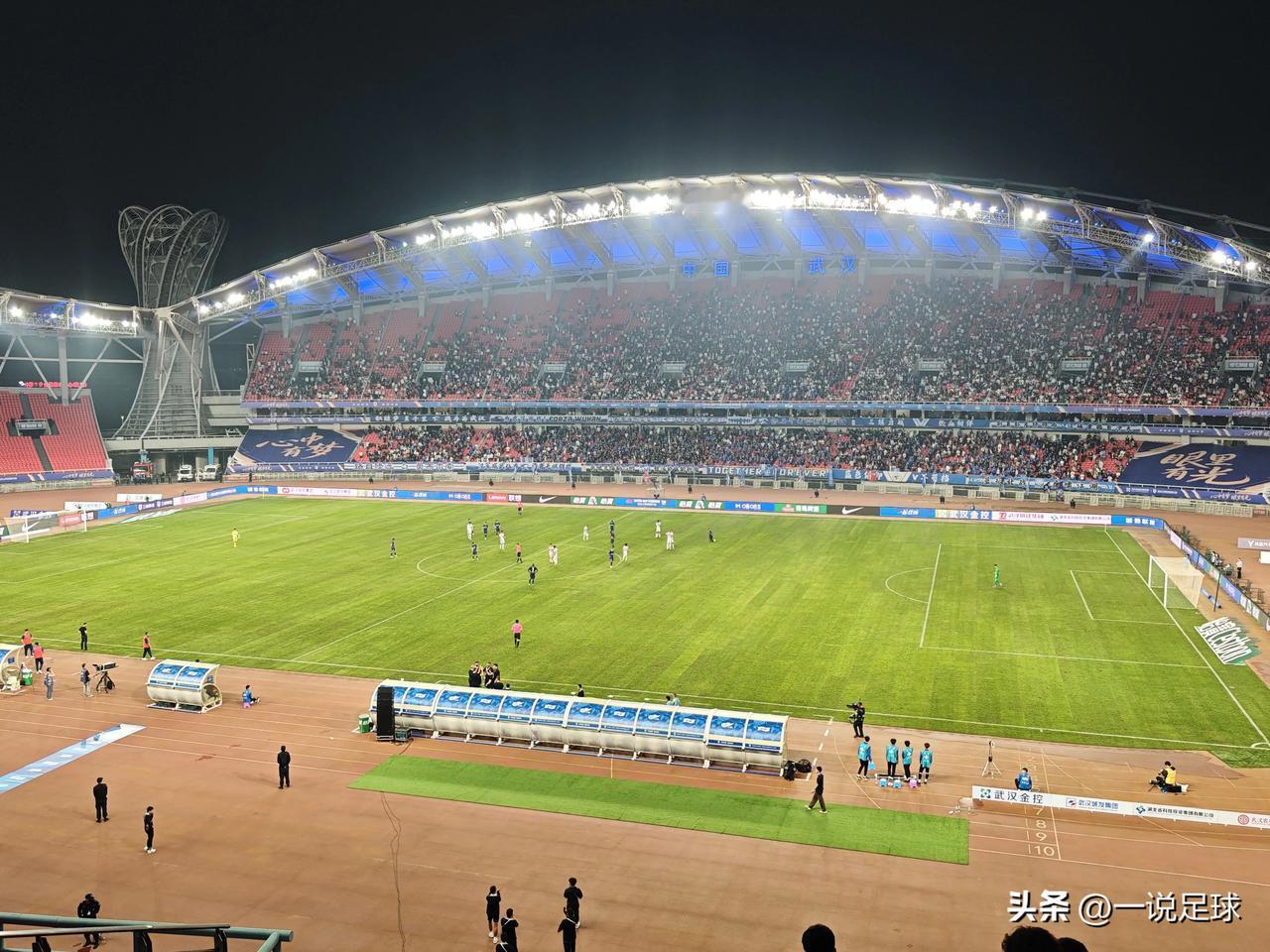 三镇0比1成都！

今晚三镇打得不错，差点运气！丢球是一个点球，年轻人犯错买单，