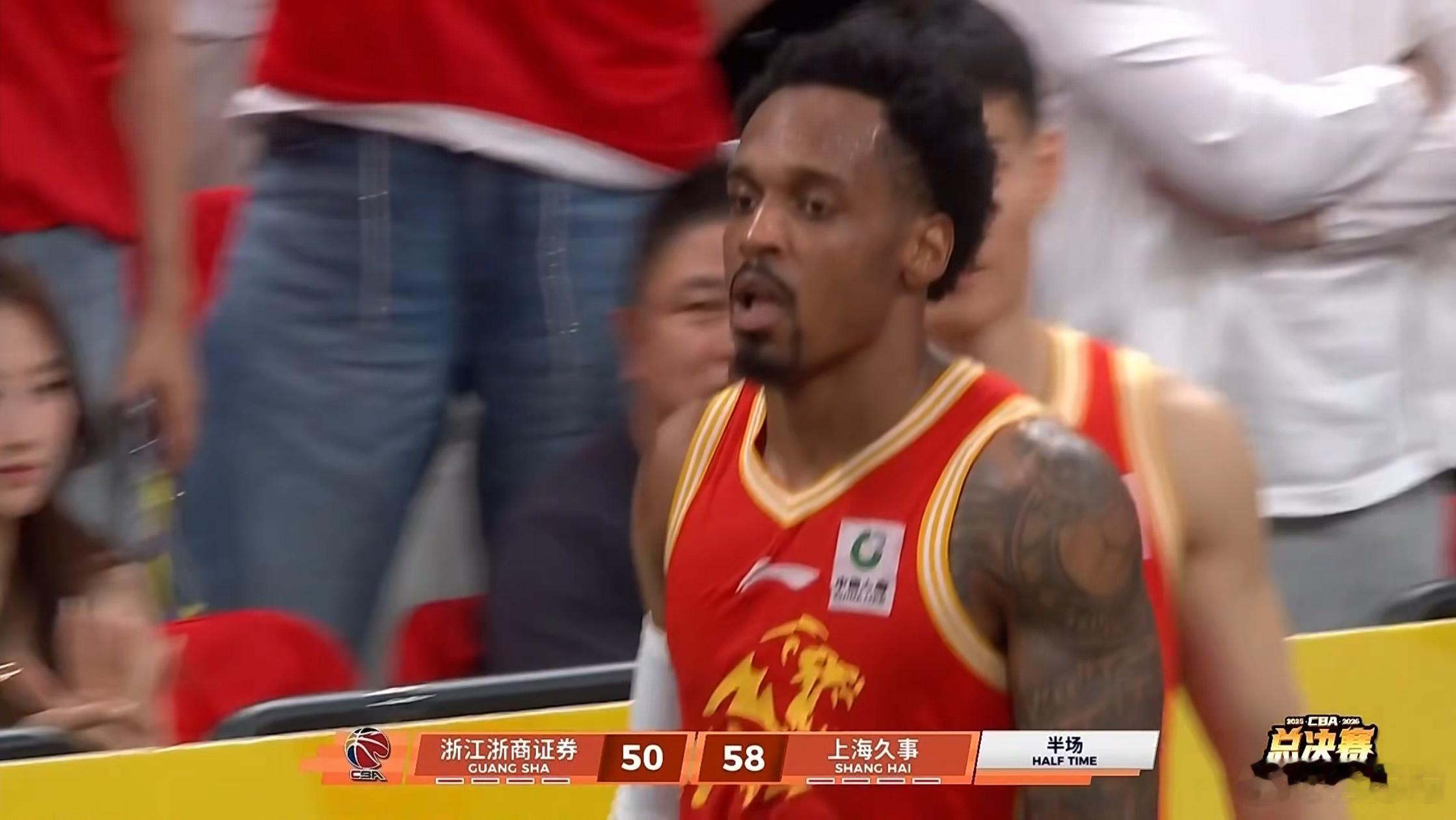 如果胡金秋和孙铭徽都只能带伤硬撑，那广厦可就太难了，他们极其倚仗这个三核体系，少