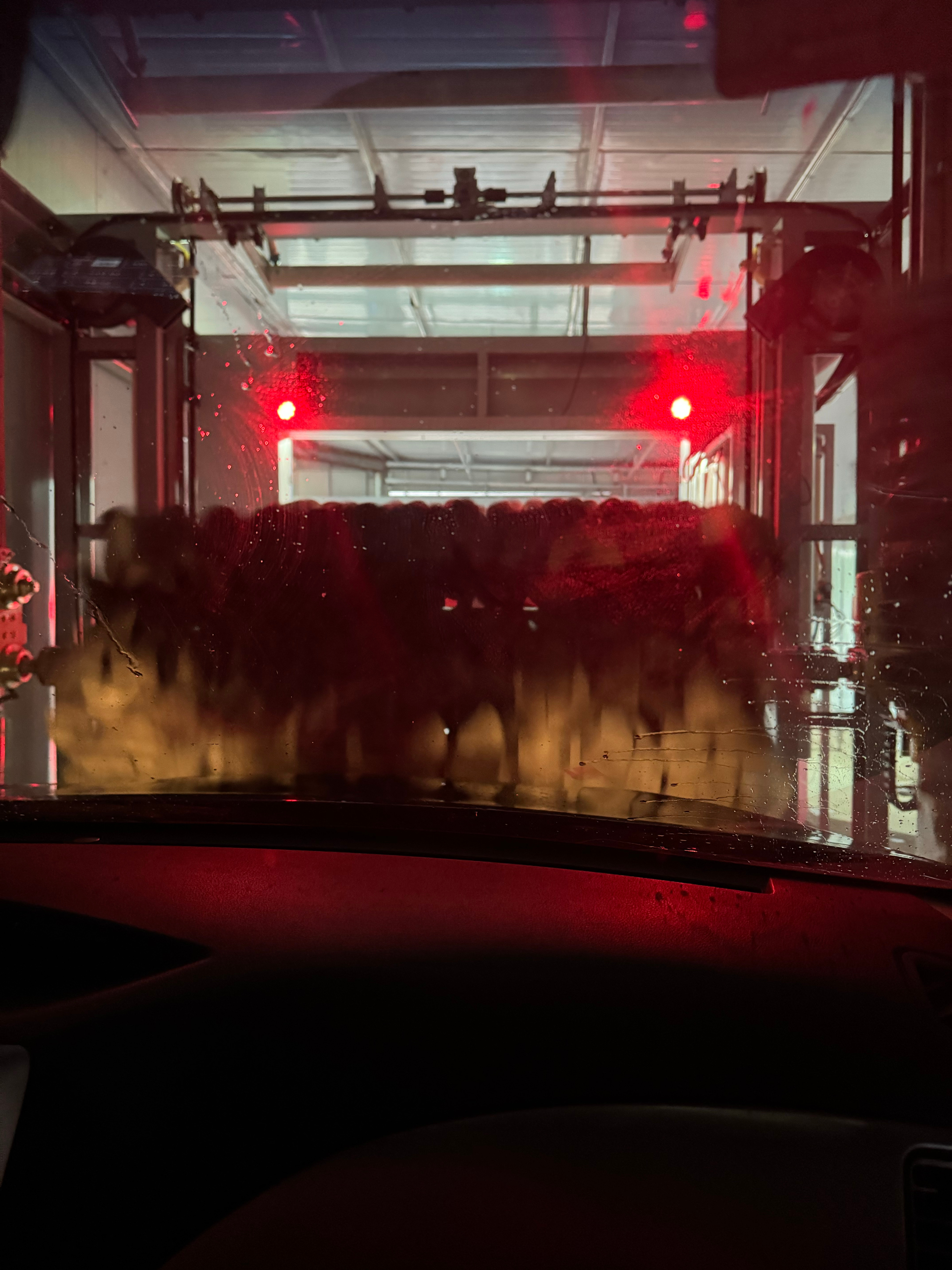五一假期全国消费市场数据来了 今天在唐山免费洗了车 ，前提是加油了。办了一张50