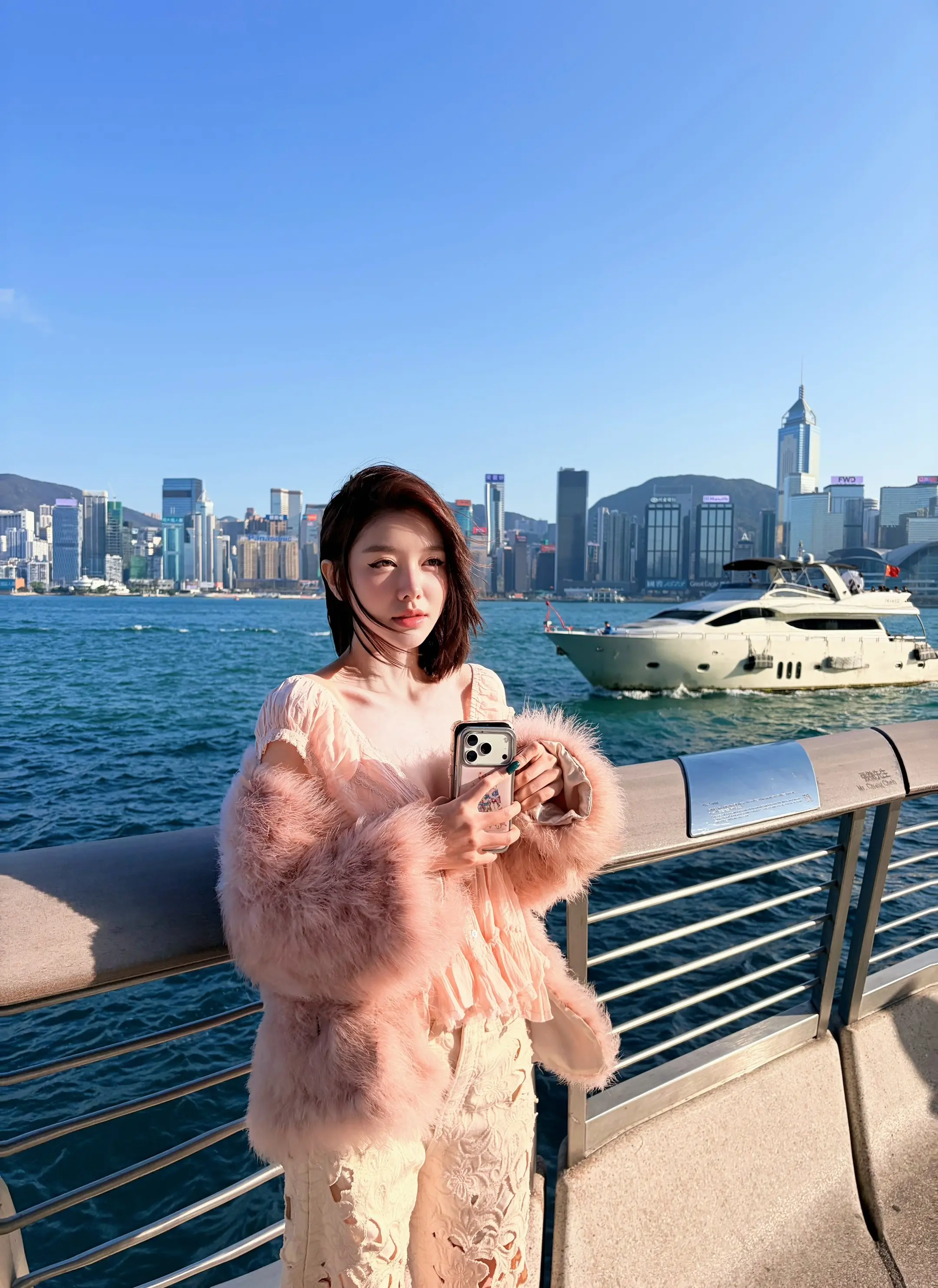 我要挣很多钱 买下我们的距离 买下过去的鸿沟 买下想见你就见你的底气