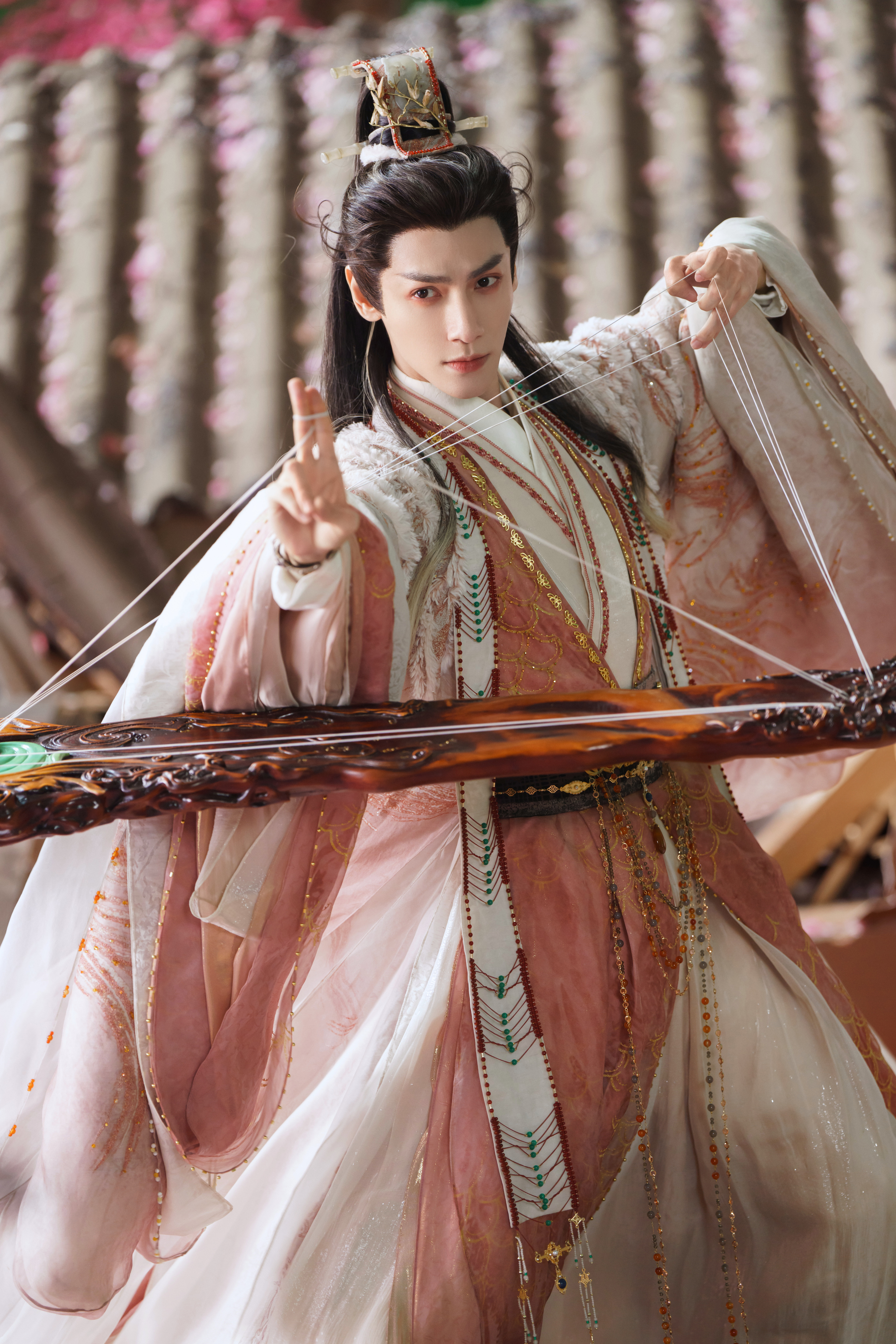 比较少见的粉衣男装罗云熙 《水龙吟》唐俪辞 ​​​