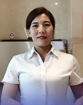 2016年，河北邢台80后农村妇女郭俊霞说服丈夫郭新虎，夫妇二人无偿收养邻居孤儿