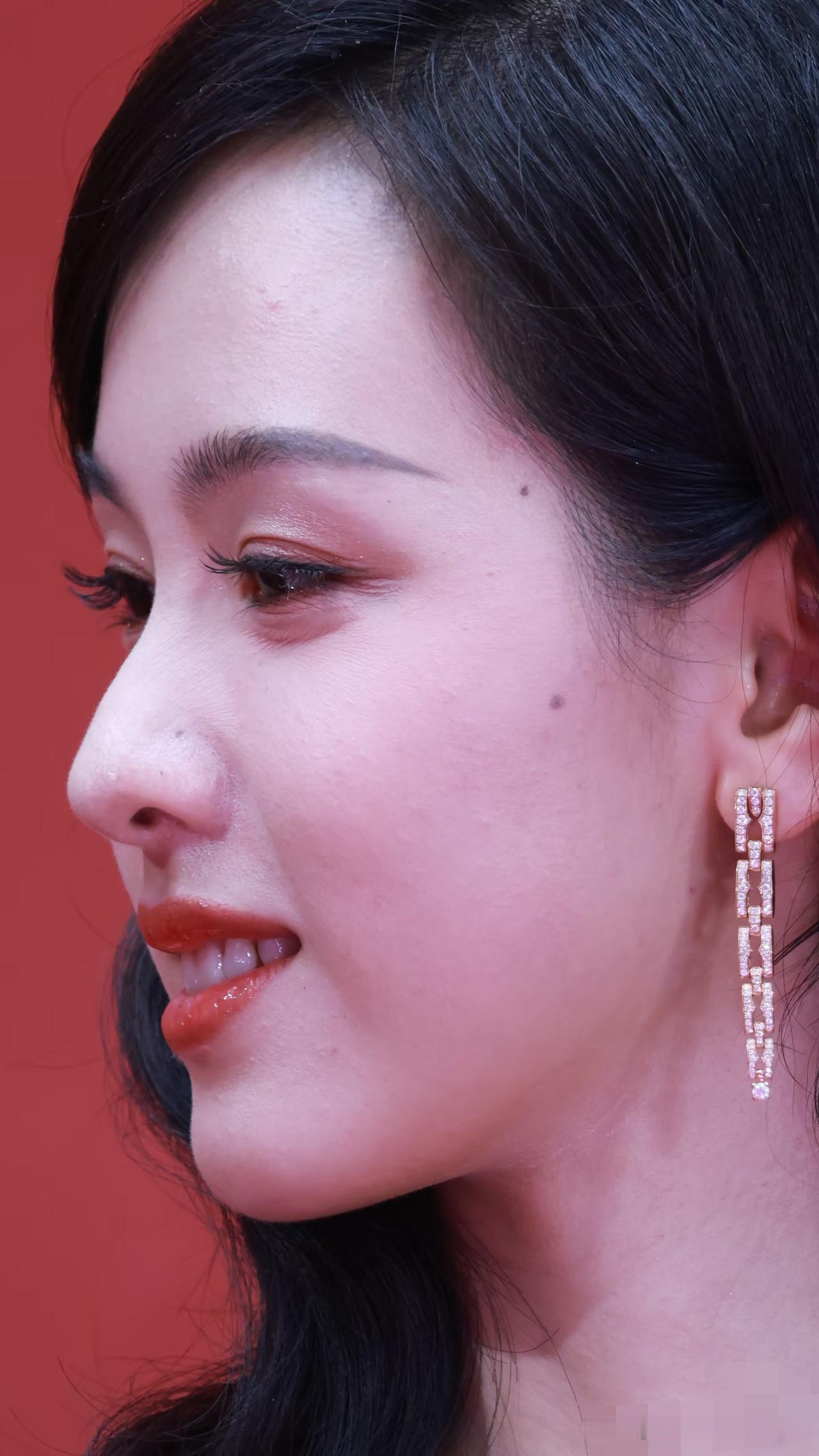 陈都灵侧脸美图