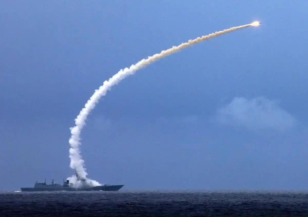 俄罗斯似乎还活在“雅尔塔时代”的幻觉里，以为导弹一响，整个世界都会紧张。但这回，