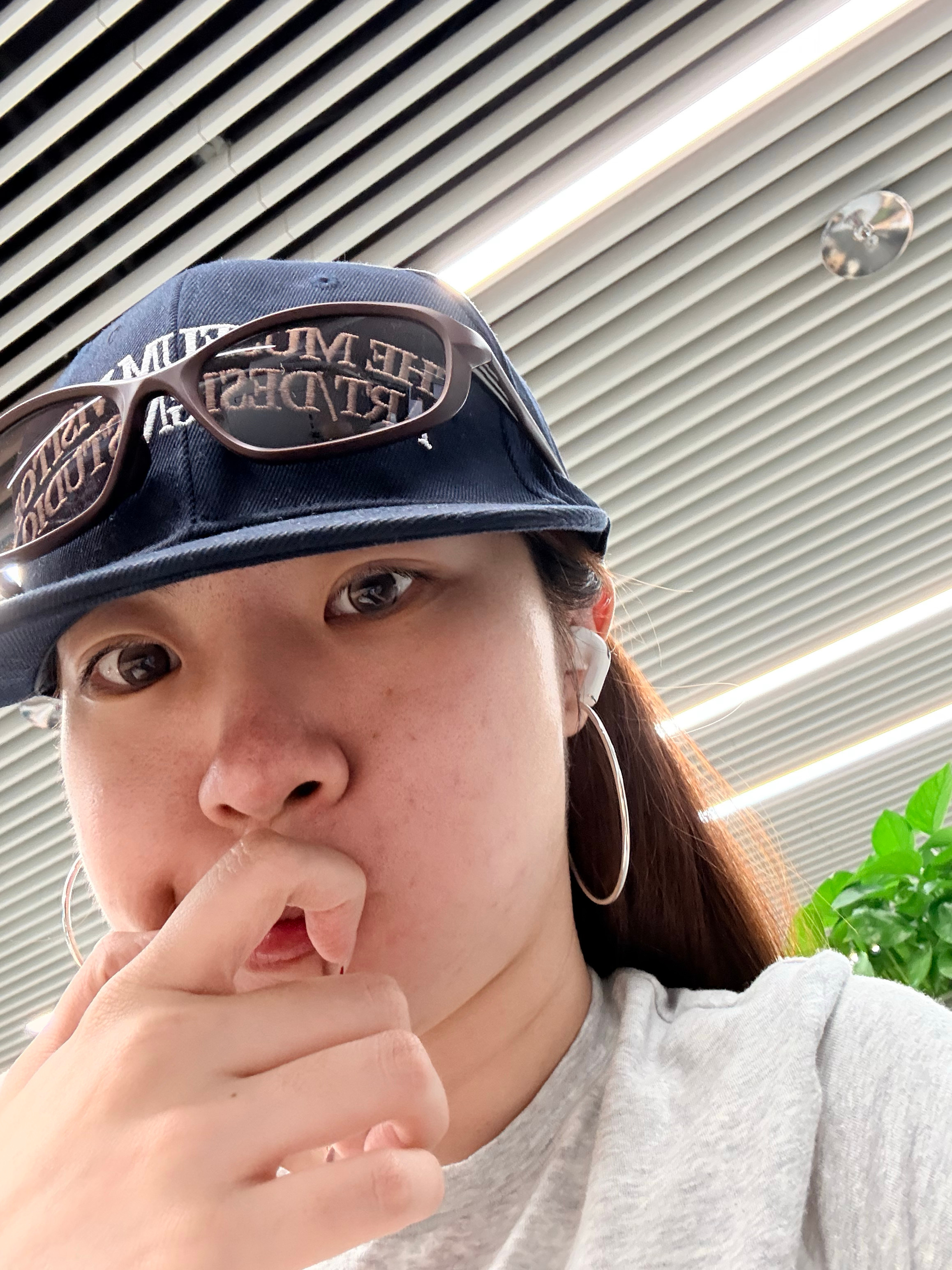 短短一周又要没了同事给我ai的照片很搞笑 太真实了 大家笑了一下午 