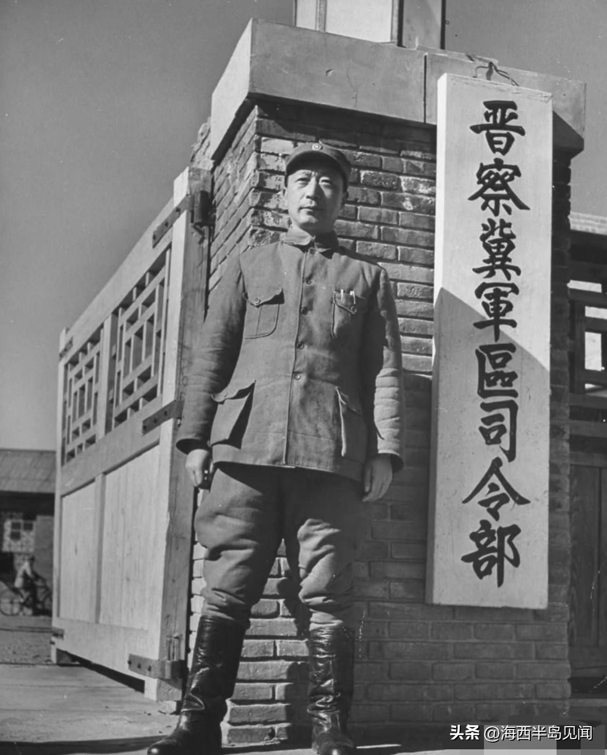 1946年4月，张家口。聂荣臻元帅在“晋察冀边区军区司令部”前留下十分珍贵的照片