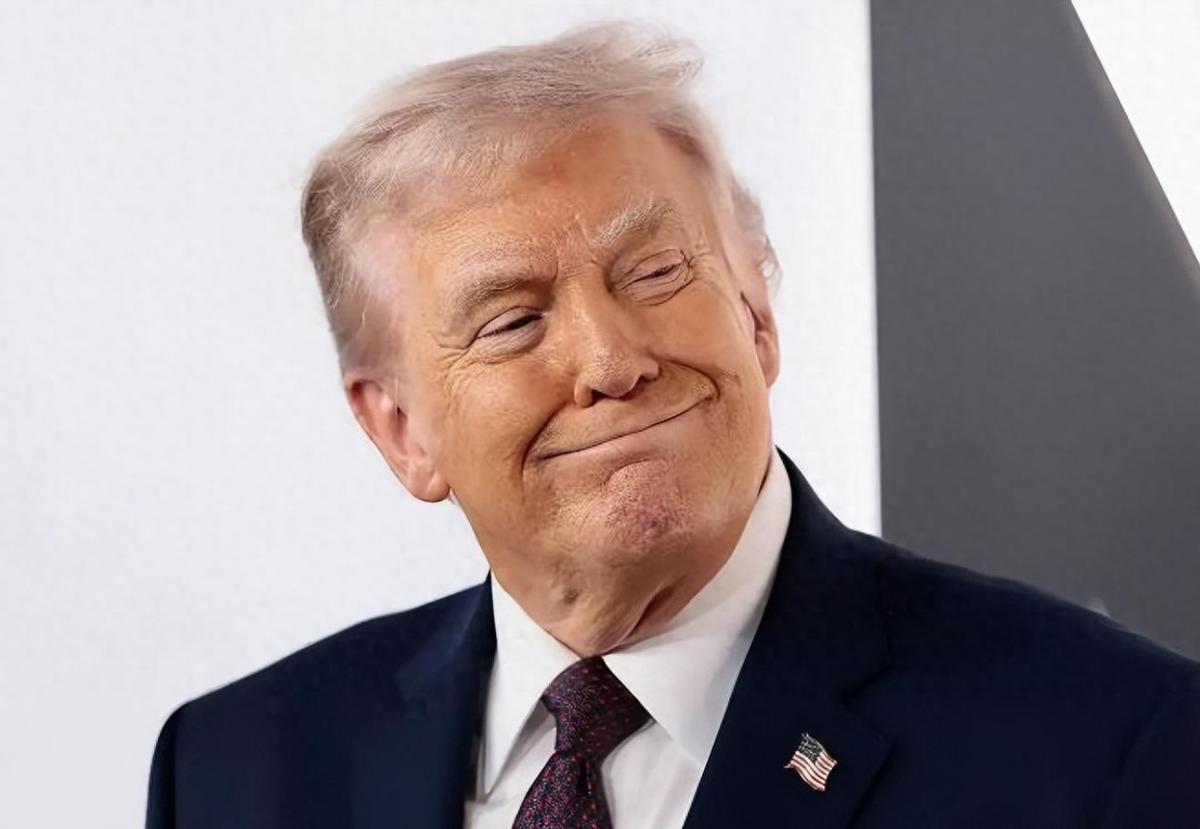 特朗普总算松口了，当地时间2026年2月3号，他签下了相关的支出法案。.

这就