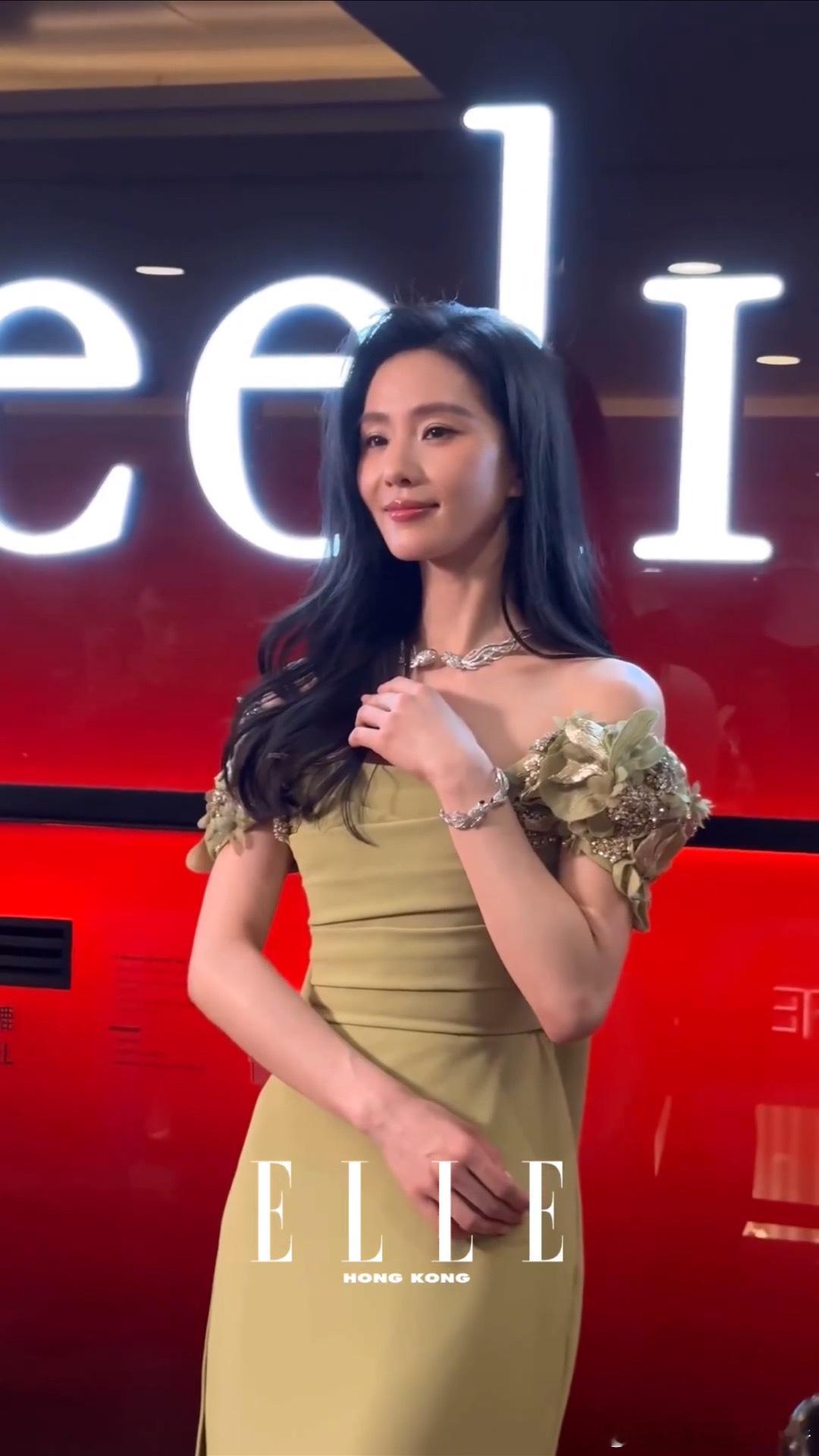 #刘诗诗绿裙##港媒镜头下新鲜的刘诗诗# 港媒镜头下新鲜的刘诗诗 一袭绿裙惊艳到