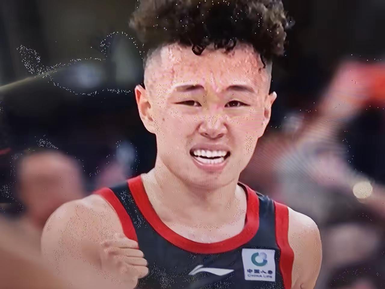 贺希宁心有不甘，如果不是贺希宁的续命三分，恐怕深圳真的就此告别半决赛。
深圳队竟
