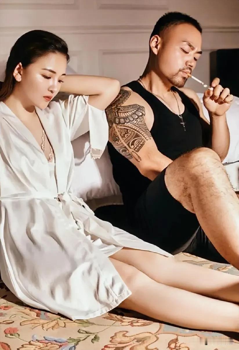 两性之间的一段话：
“男人出轨是因为生理需求，女人出轨是因为感情空虚寂寞，女人没