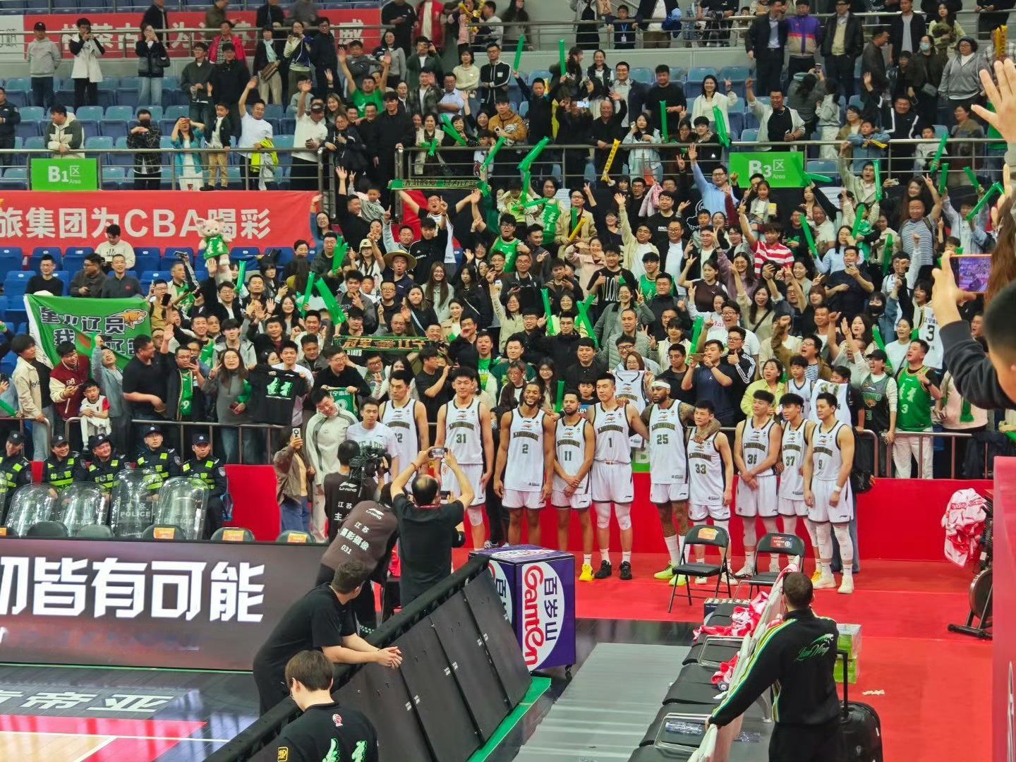 辽宁球迷就支持和保护愿意为辽篮打球的球员，只要努力大家就不要去说他哈。其他CBA