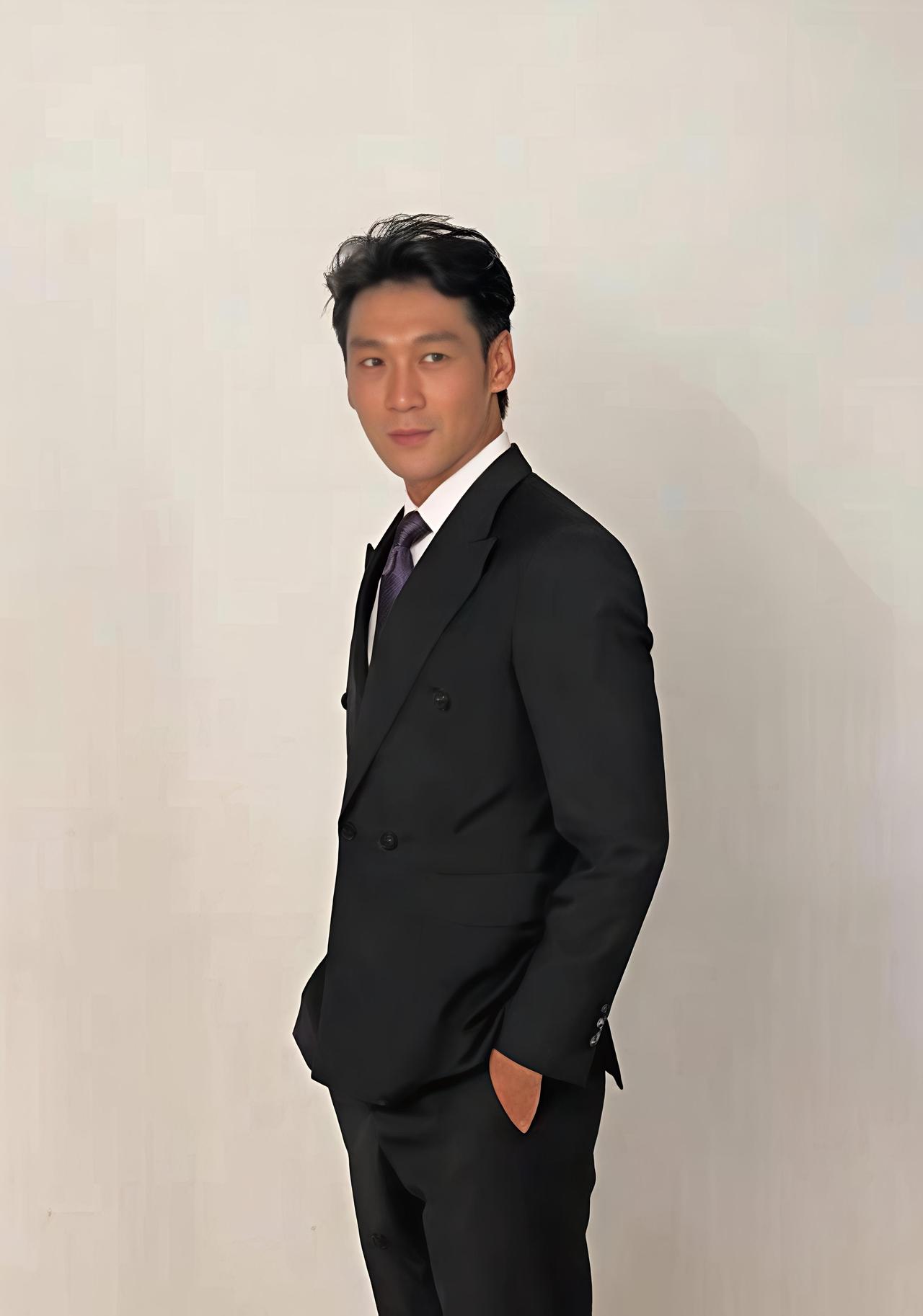 好好的院线男主回乡卖菜，演员江峰的真心话，戳碎无数成年人的体面
 
两年前，江峰