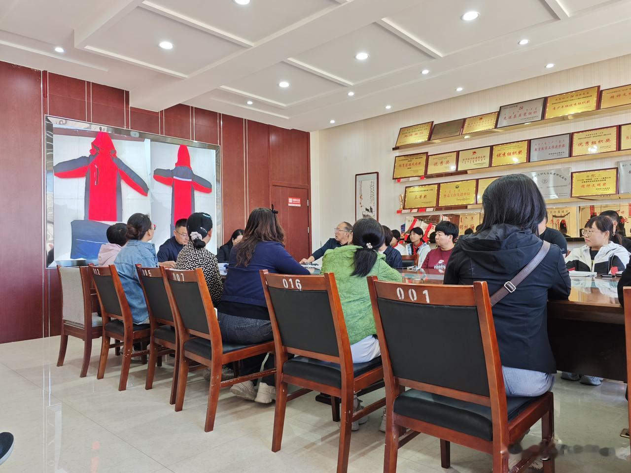 最近刮起了取消校服风，不知道会不会刮到呼和浩特市？

作为一名家长，我是真心不希