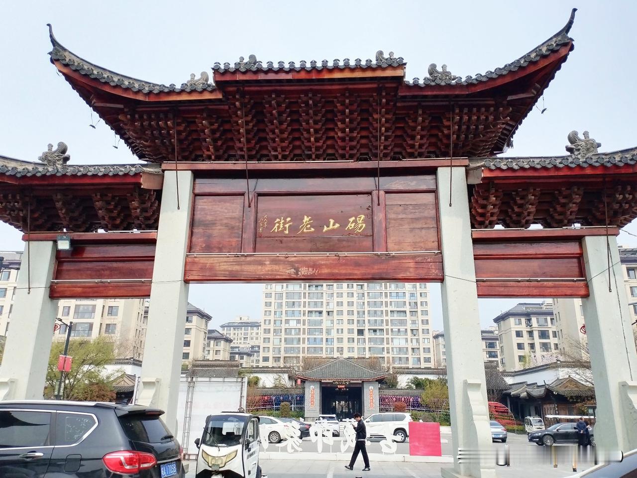 与其羡慕别人，不如做好自己。生命中最重要的两个字是现在是“现在”，今日每份的努力
