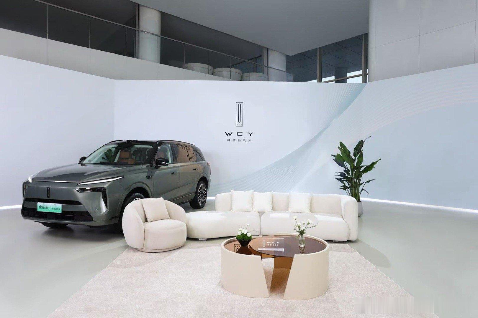 ✨舞台已准备就绪，魏牌全新蓝山智能进阶版上市发布会即将启幕。今晚19:00带着初