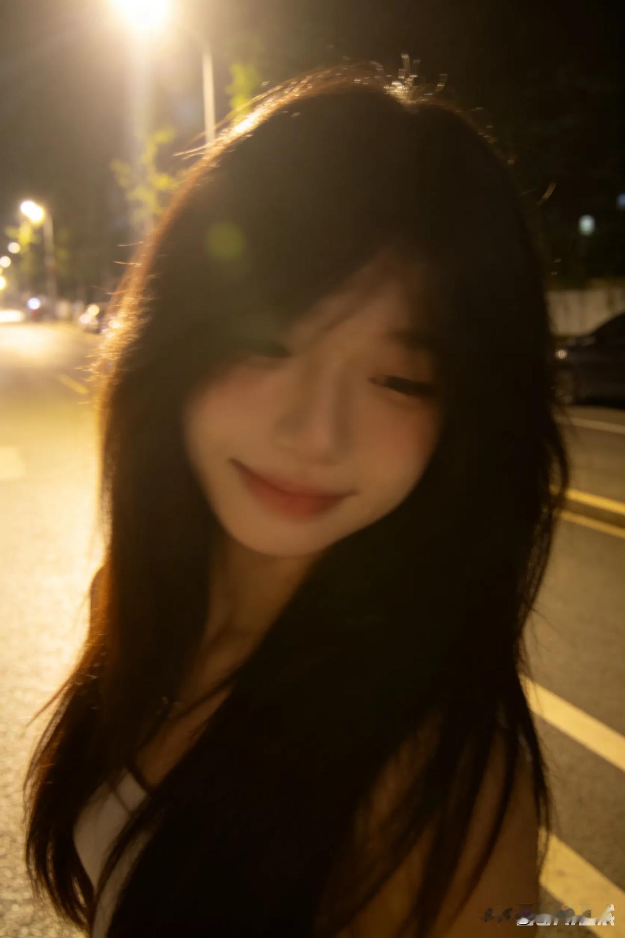 女人呀，现在后悔了吧
用经济独立强撑面子，
你把在一起的门槛当身高用，谁知道
人