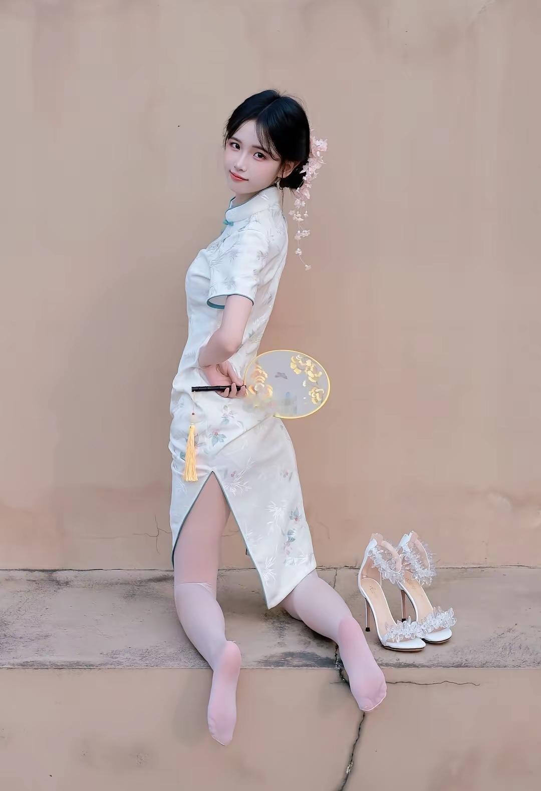 优雅旗袍，粉嫩花海，复古风韵，尽显东方美！