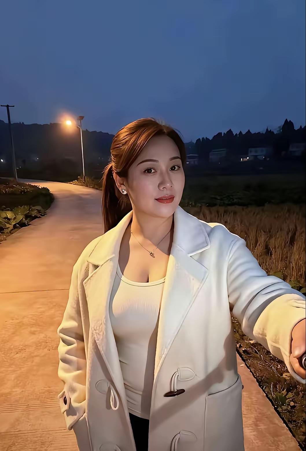 侄女今年33岁，零感情经历，没和异性拉过手， 可以说是恋爱面前一张白纸，这样的女