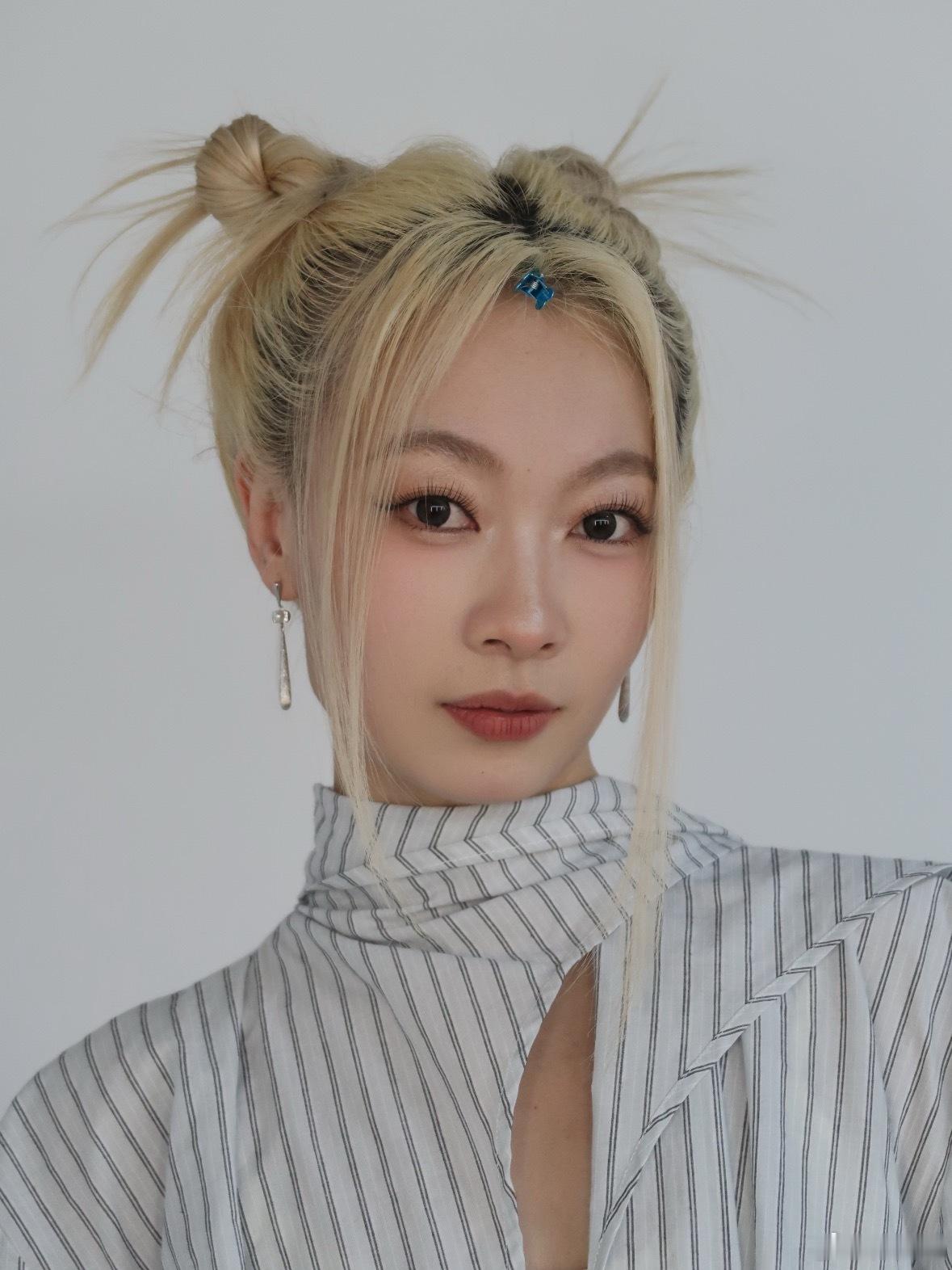 孙怡陈瑶何宣林萧蔷为张玲庆生真的被姐姐们这份心意暖到了！这场聚会刚好是她们五公组