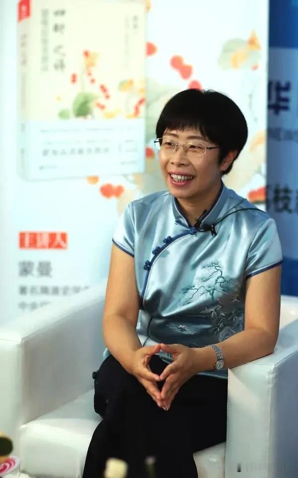 朱迅问49岁单身的蒙曼：“你最想嫁给谁？蒙曼不紧不慢笑着说：“孙悟空！”

这个