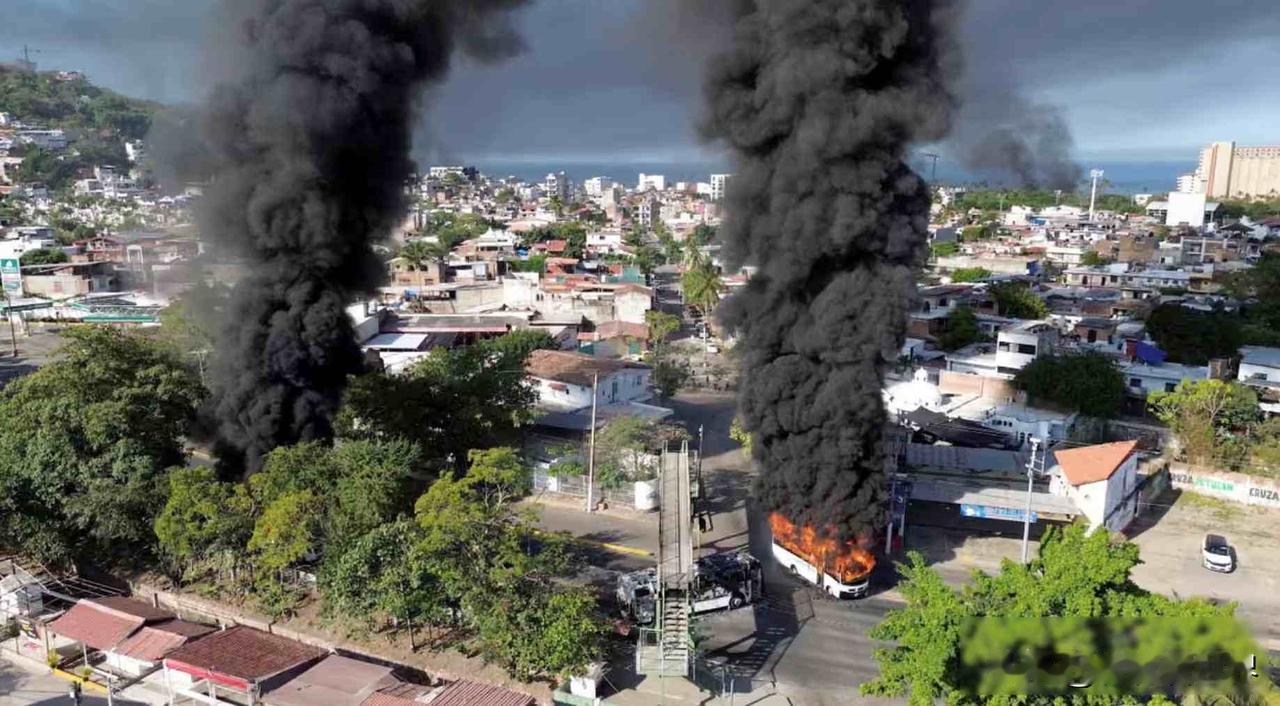 “他死了，但毒网没断、幽灵仍在”墨西哥军方连夜清查三座监狱
2026年2月22日