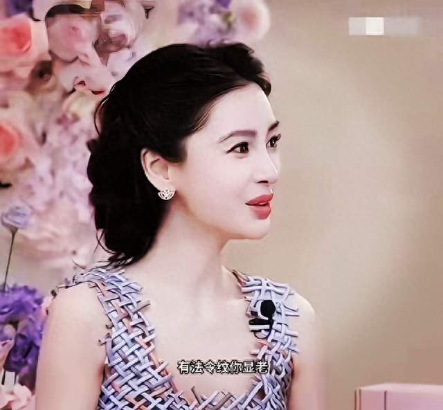 杨颖直播落泪：真正让人感慨的，是习惯有人兜底后要独自面对