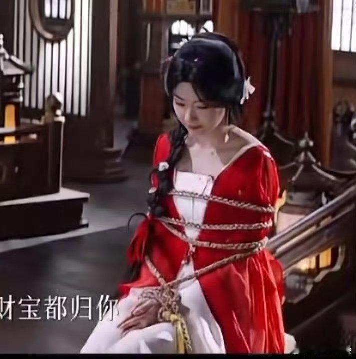 除了脸你很难理解修了都看得出富贵包大肉膀子大粗腰的人居然演的是各种“色诱”的美人