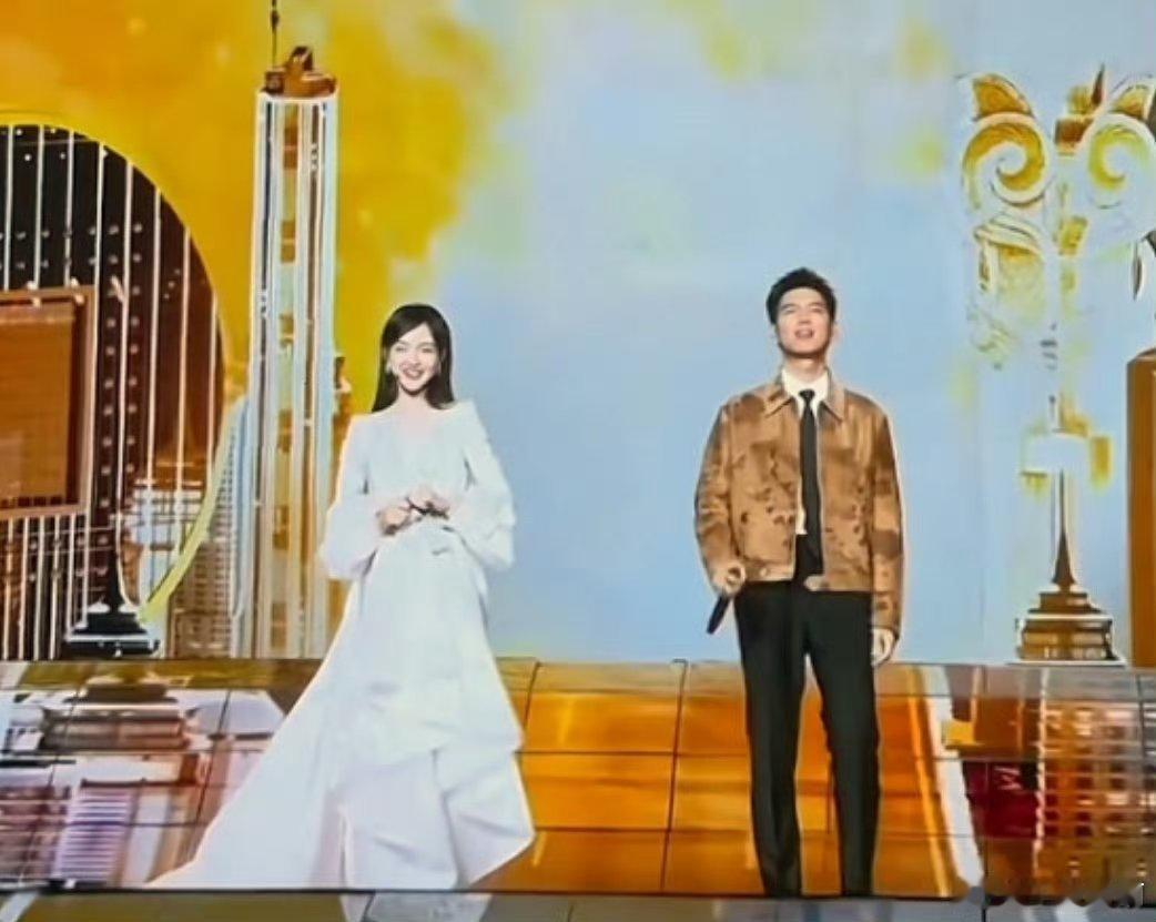 李现唐嫣若月亮没来好治愈给人有种:好烦 又赚了100万 明天要去哪玩  巴黎还是
