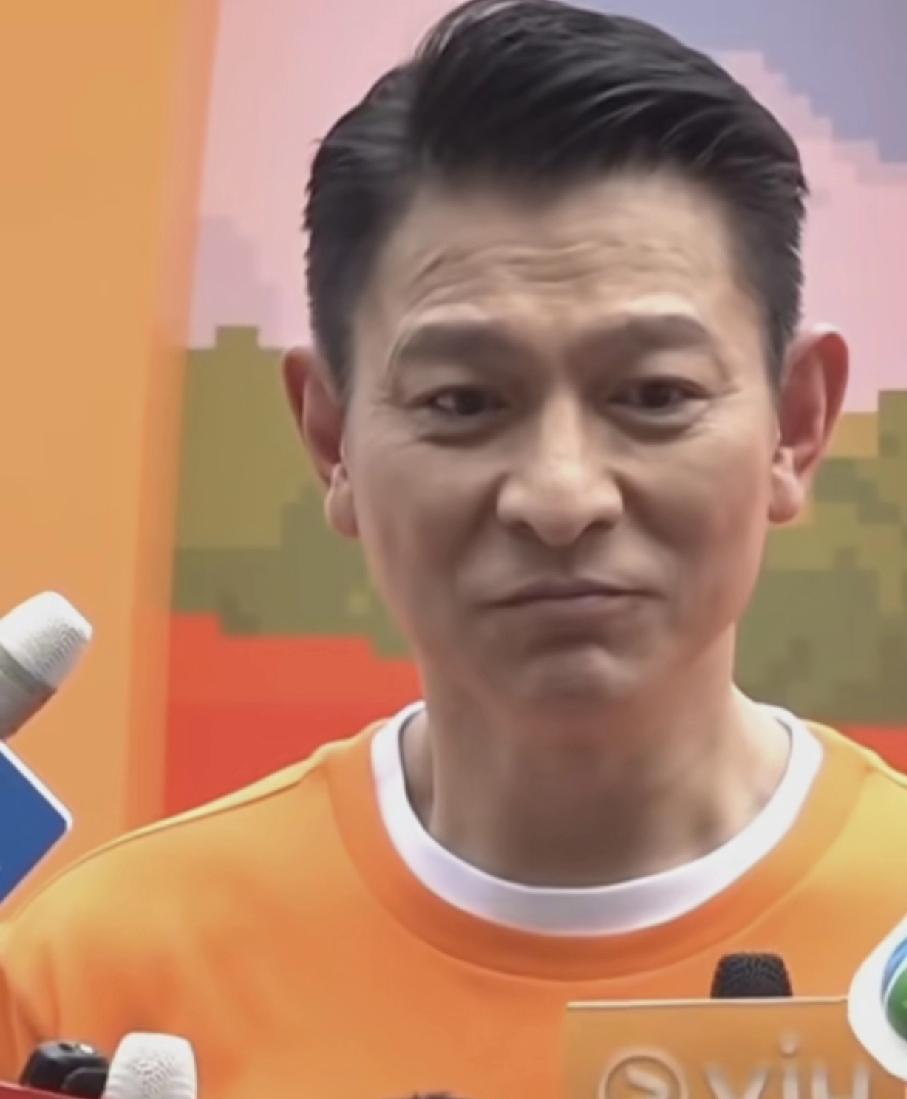 刘德华为什么那么受欢迎？因为他真实，不装，不做作，勤奋，在大众现里表现出的都是最