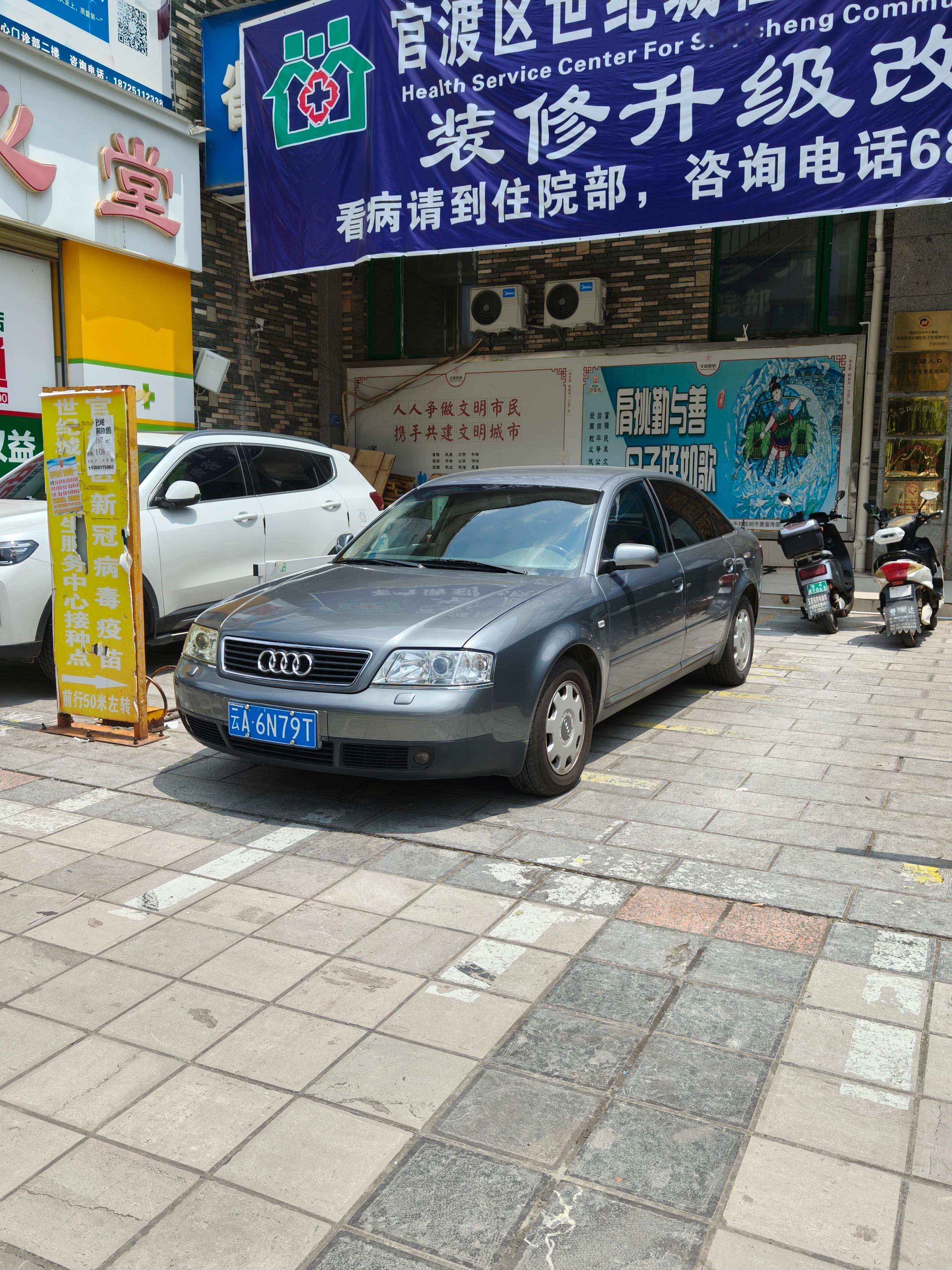 这地方居然一堆老旧车[赞][doge] ​​​