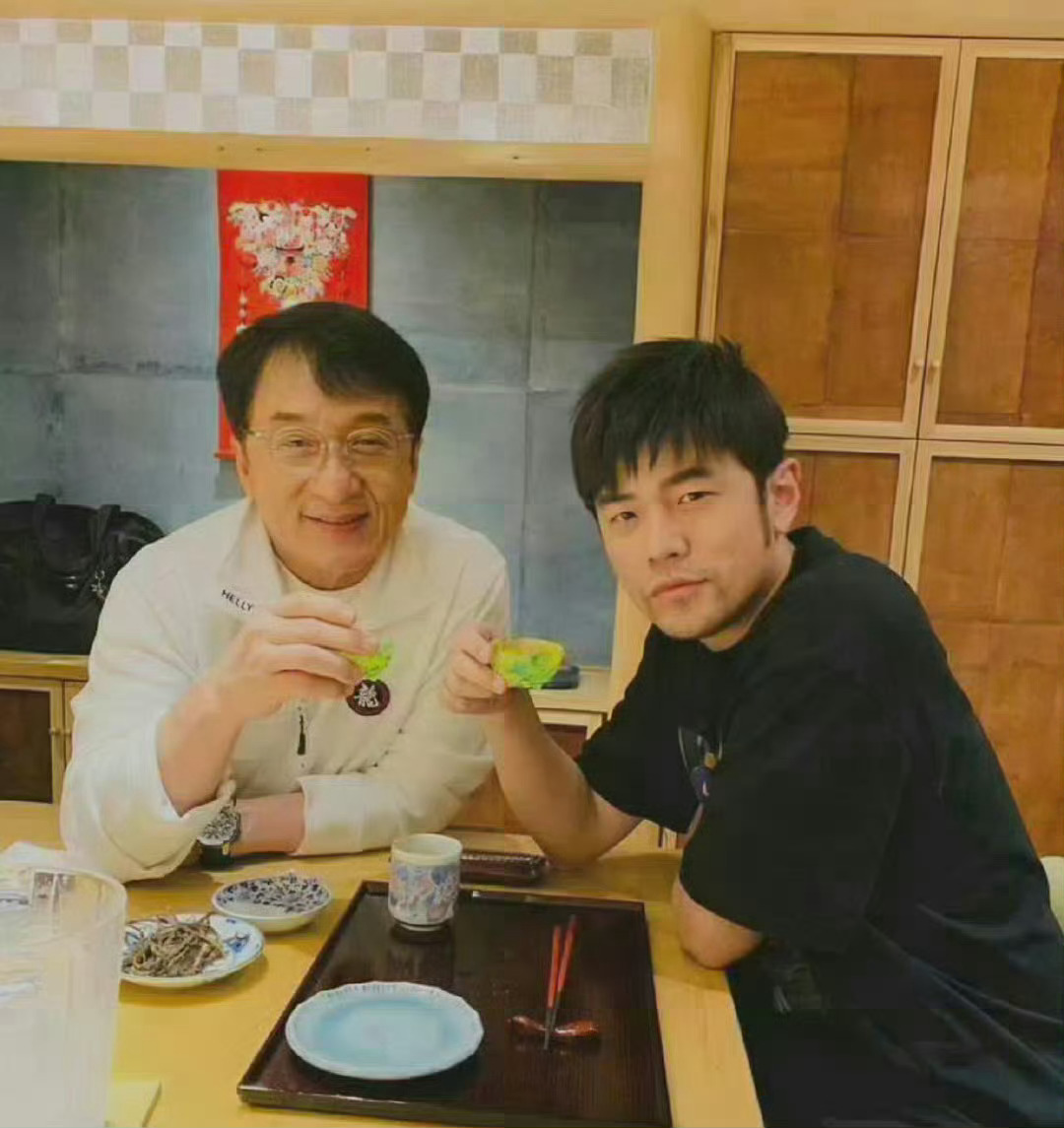 成龙大哥都72了 