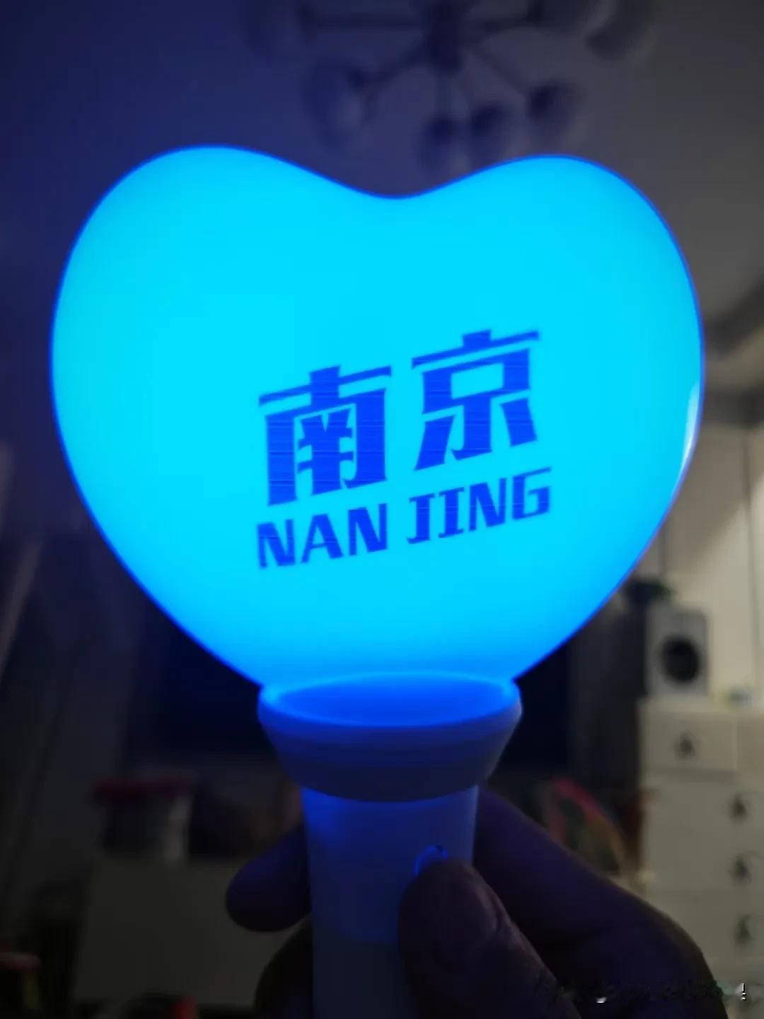 昨天朋友去看周杰伦演唱会了，说给我听她现场录的歌

哼，我不会去音乐软件上去听纯