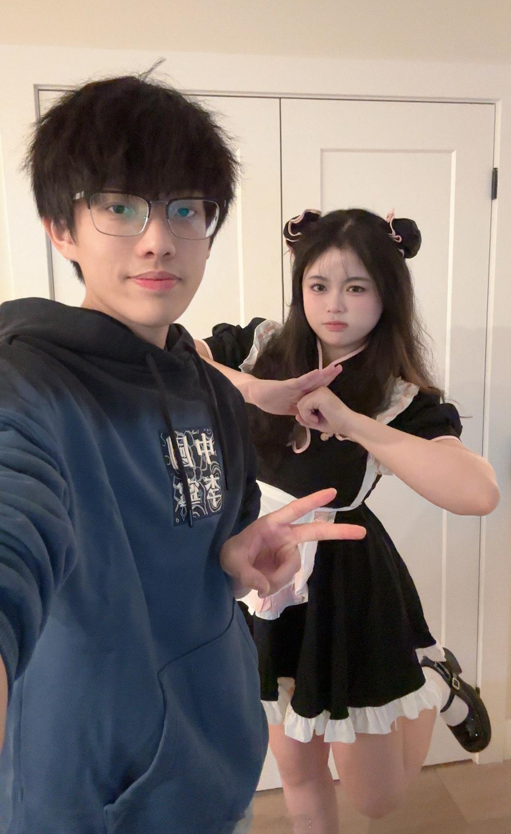 老婆们我生日是在野营小木屋过滴！出发前还和陈总拍了拜年照片发给长辈们看！他爸爸说