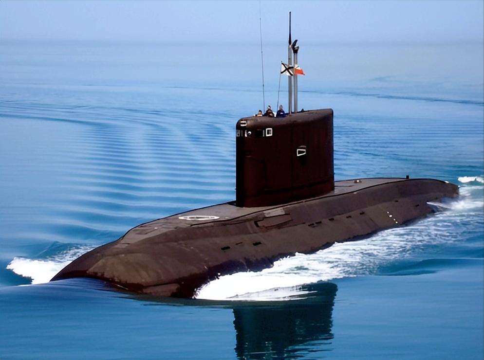 最近黑海直接炸出大新闻，乌克兰揣着个才24万的“水下小不点”，居然摸进俄罗斯自家