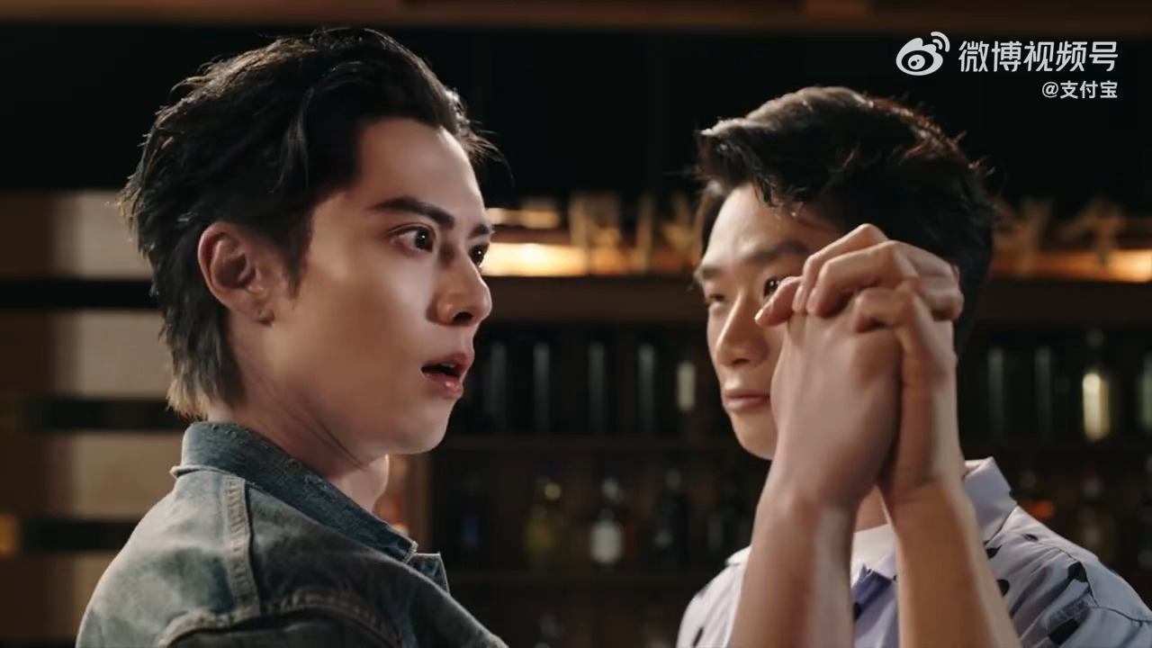 哈哈哈哈哈哈给我孩子吓得 