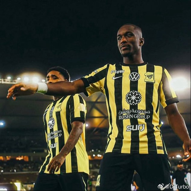 米兰体育报：穆萨·迪亚比的名字可能在今夏再次出现在国米的转会市场上 伊蒂哈德准备