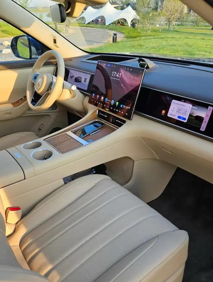 你可以怀疑有钱人的人品，但不要怀疑有钱人的智商，这句话的含金量还在上升。
我们小