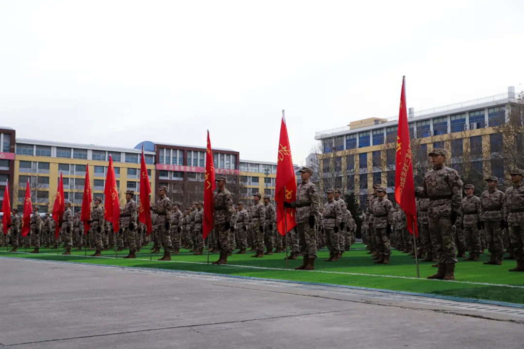 北京总队机动第三支队机动四大队，这好像是闹市里那个营区。 