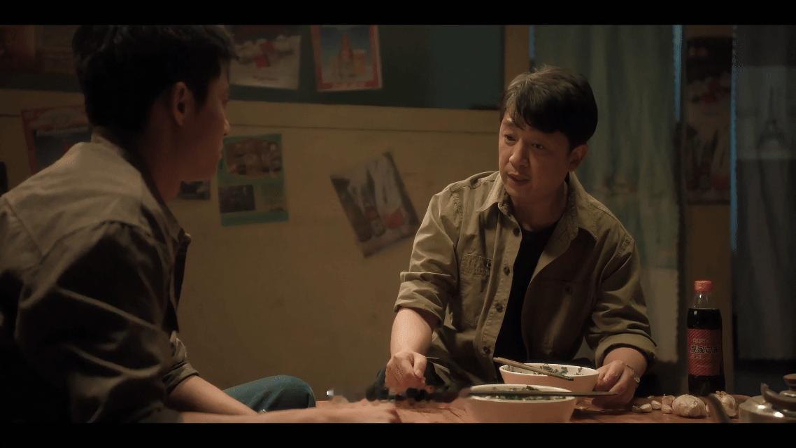 潘粤明新剧差点把王鹤棣弄哭了潘粤明辛辛苦苦查案却换来放弃，换谁都得哭，看着鹤棣眼