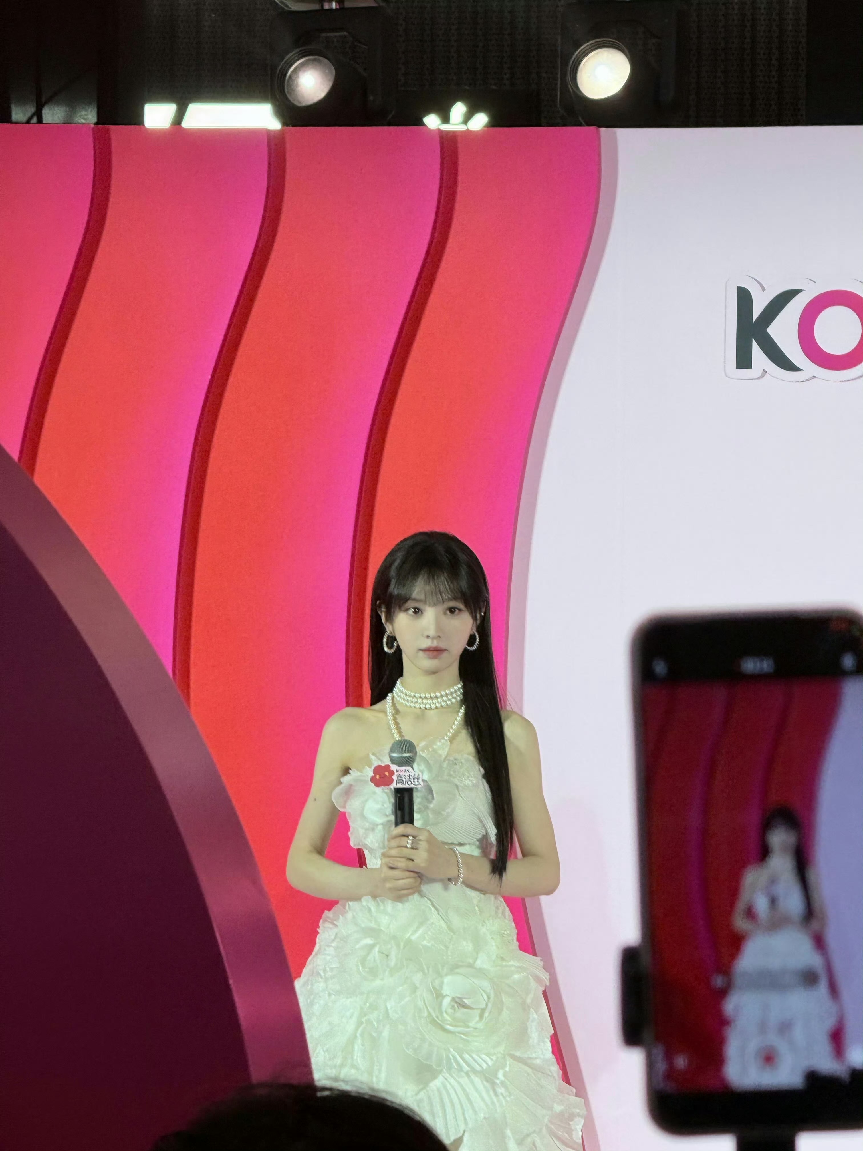 黑长直的田曦薇太惊了 