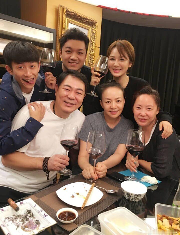 为啥《家有儿女》中主角一家那么快乐？

《家有儿女》播出二十多年了，再看还是能笑